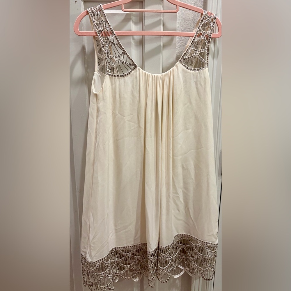 EUC! BCBG MAXAZRIA IVORY CHEMISE DRESS Inticate Scalloped Lace & Sequins
Fits S